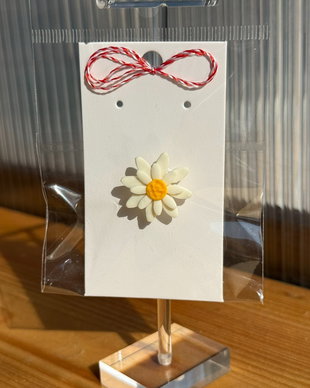 Martisor brosa margareta handmade