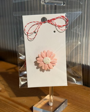 Martisor brosa floare roz pal