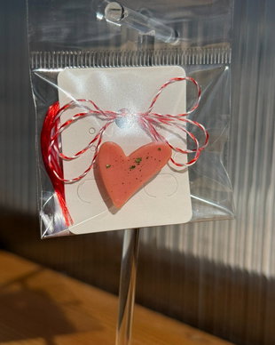 Martisor brosa inimioara handmade