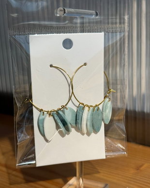 Cercei handmade tip hoop cu discuri turcoaz