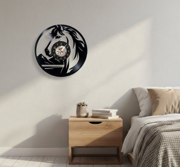 Ceas de perete decorativ - Wild Spirit Horse - Majestic Nature - realizat din disc de vinil (Vinyl Record), Negru, 30 cm