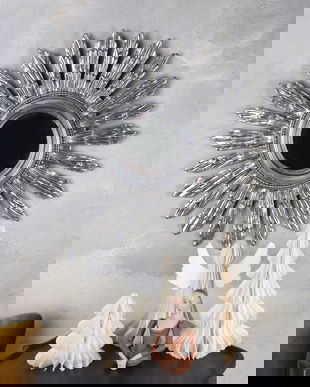 Oglinda soare cu o rama argintie