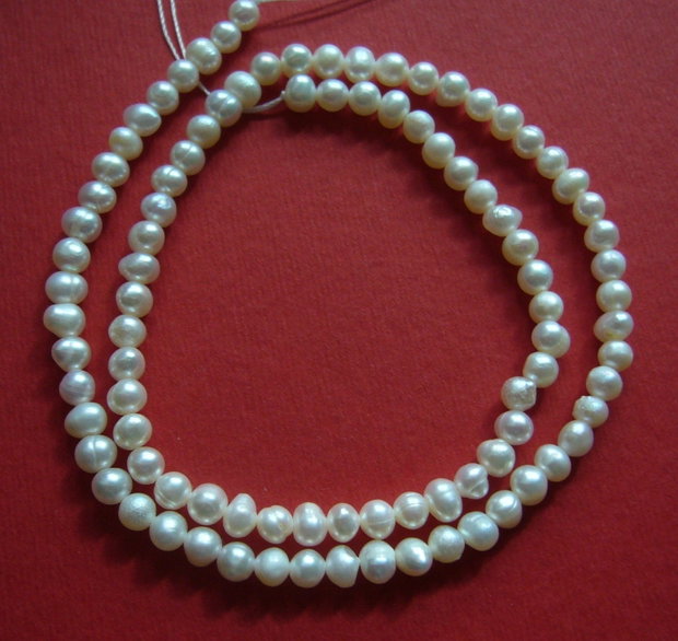 Perle de cultura aprox 4-4.5 mm - sir de lungime 35 cm