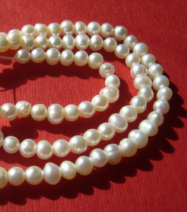 Perle de cultura aprox 4-4.5 mm - sir de lungime 35 cm