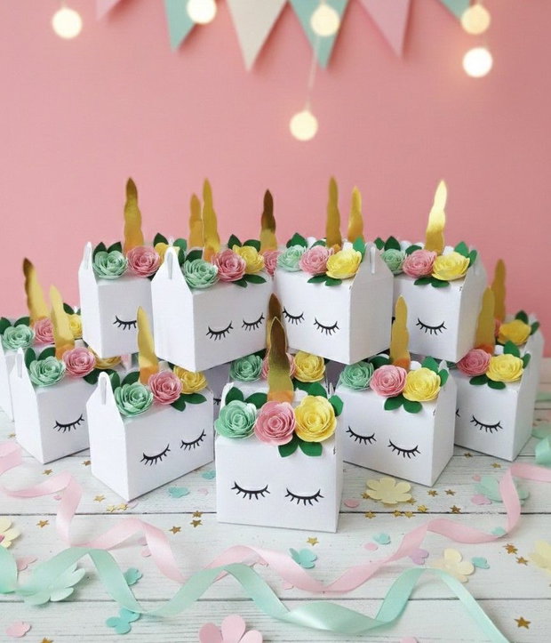 Cutii mărturii botez fetițe Unicorn și flori