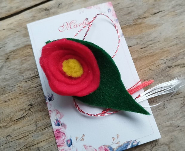 Brosa floare cu frunza, martisor