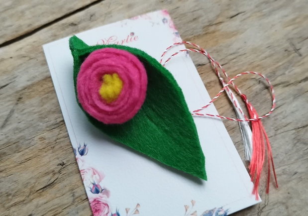 Brosa floare cu frunza, martisor