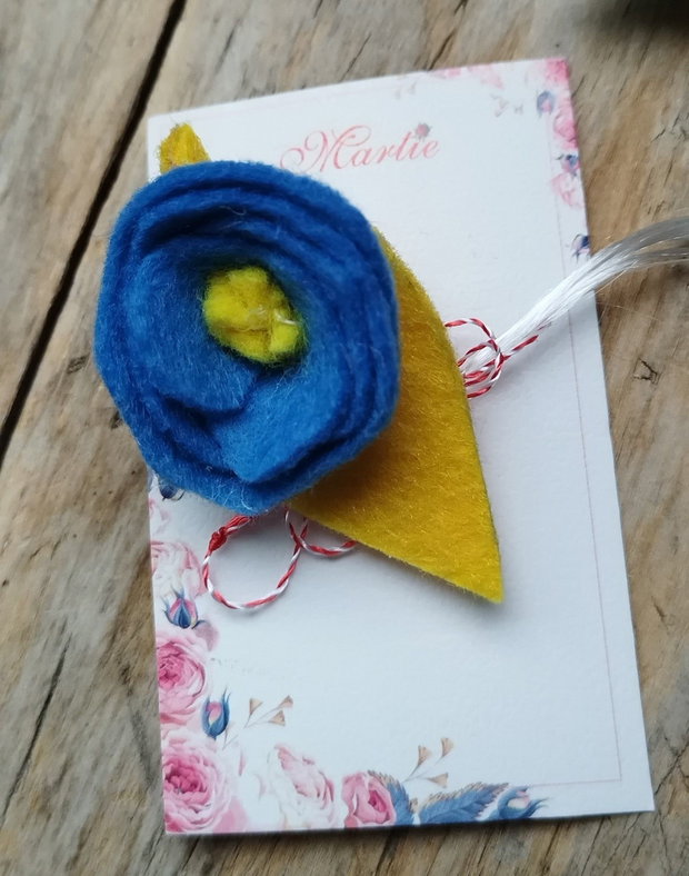 Brosa floare cu frunza, martisor