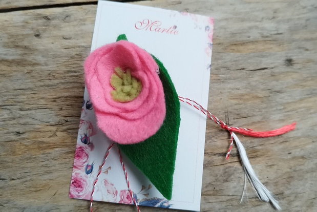 Brosa floare cu frunza, martisor