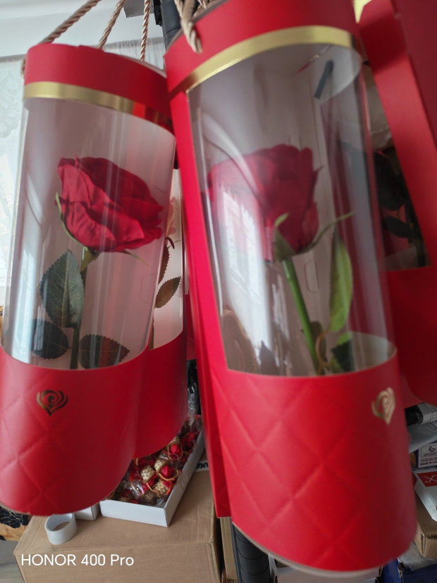 Aranjament trandafir în cutie elegantă