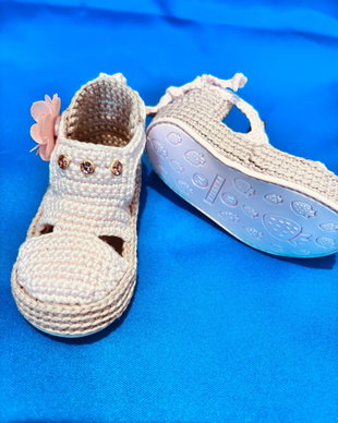 Pantofiori bebeluși croșetați handmade  Eleganță delicată pentru primii pași | ElaD by Elenas Craft
