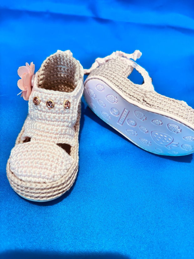 Pantofiori bebeluși croșetați handmade Eleganță delicată pentru primii pași | ElaD by Elenas Craft
