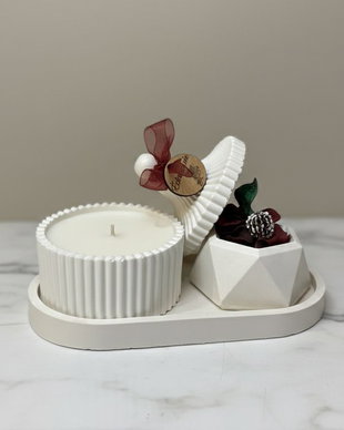 Set Hand-Made Minimalist  Lumânare Parfumată și Recipient Decorativ pe Tavă Ovală