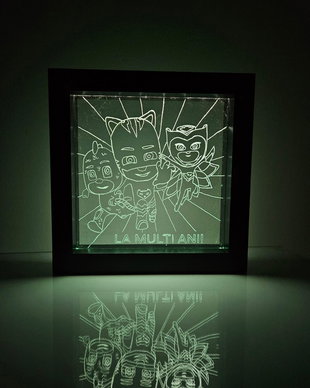 Lampă LED Personalizată  - La Mulți Ani - EROII IN PIJAMALE - Gravata Manual