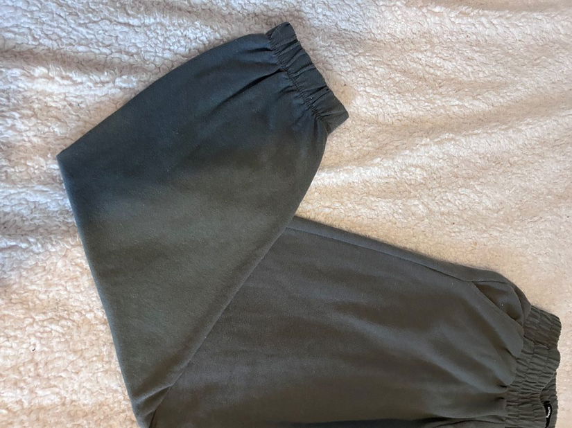 Pantaloni sport Sinsay