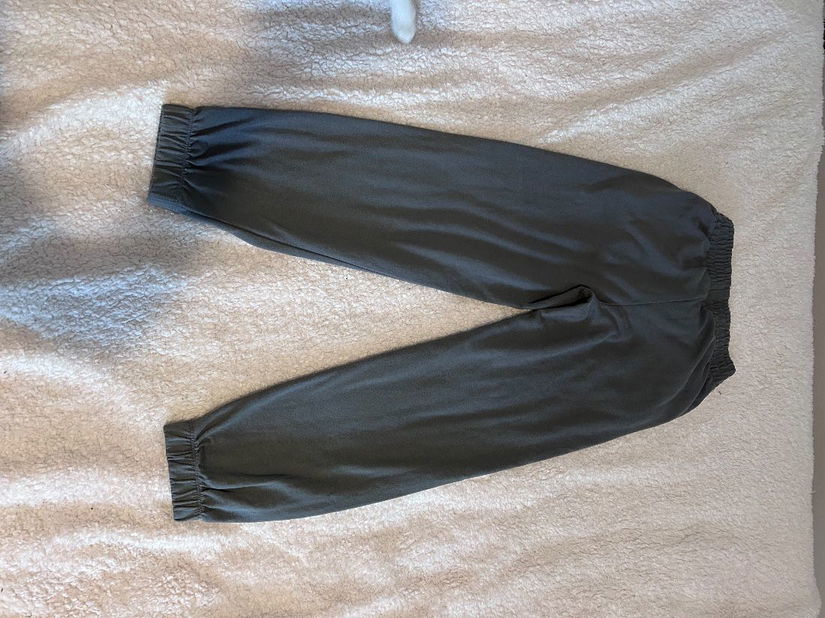 Pantaloni sport Sinsay