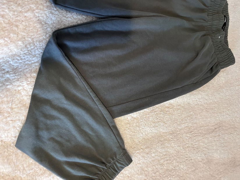 Pantaloni sport Sinsay