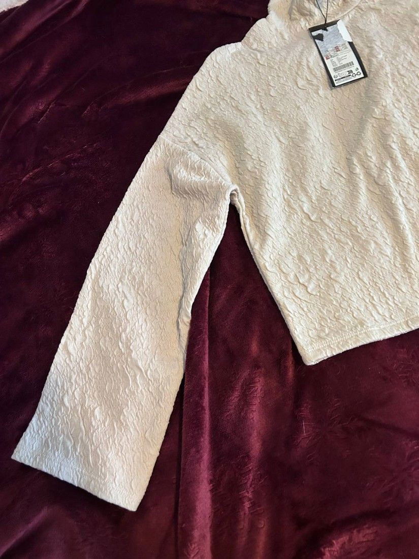 Bluză damă crem tip helancă marimea XS-S