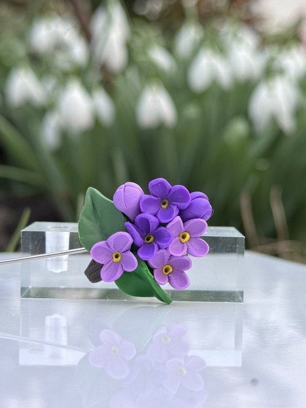 Brosa flori de liliac