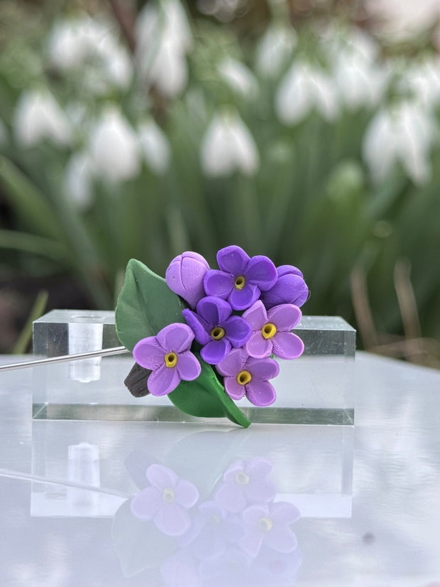 Brosa flori de liliac