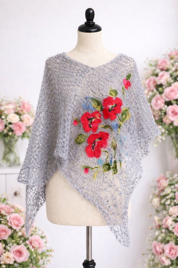 Poncho cu maci impasliti..handmade