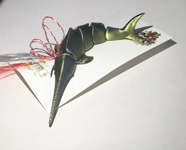Martisor/Broșă Spiritul Adâncurilor  Rechin Spadă cu Reflexii Auriu-Verzui (model articulat)