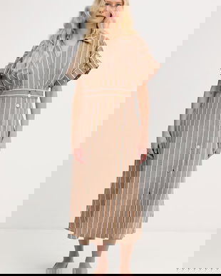 Lola Casademunt rochie