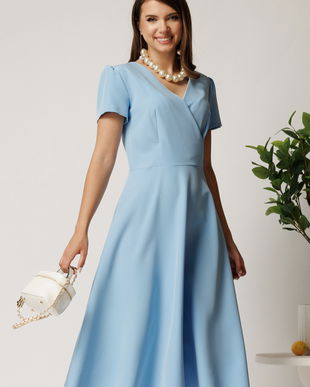 Rochie midi blue din voal in clos cu decolteu petrecut