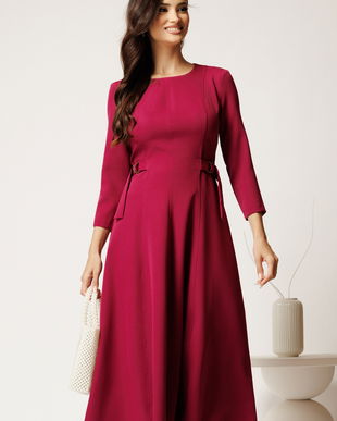 Rochie midi magenta din stofa in clos cu catarame in talie