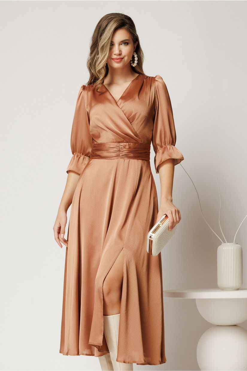 Rochie midi bej de ocazie din voal cu crapatura pe picior