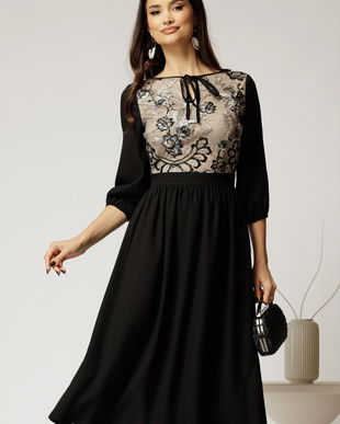 Rochie midi neagra din triplu voal in clos cu bust bej din dantela