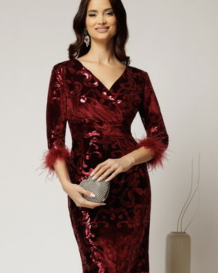 Rochie Eliza eleganta bordo din catifea cu paiete si pene la maneci