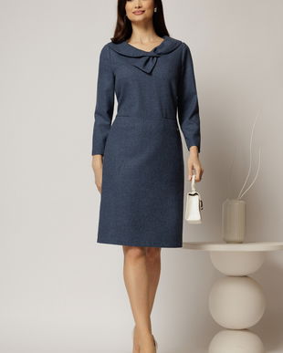 Rochie midi bleumarin din jerse cu design la decolteu si buzunare pe fusta