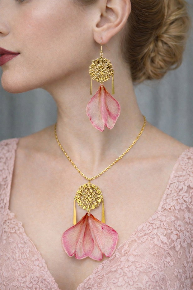 Cercei handmade din lalele naturale 01849