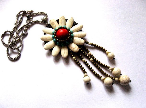 colier cu turcoaz , howlite alb si rosu 51695