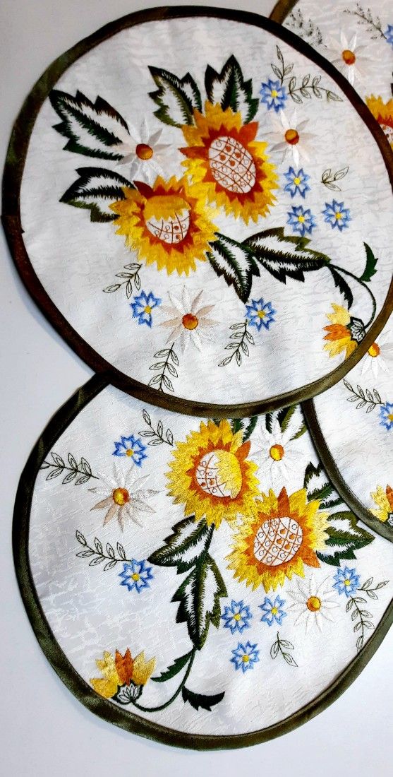 Set de mileuri brodate