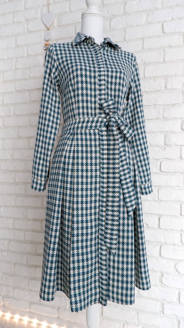 Rochie Camasa cu Pliuri Stofa Turcoaz cu Crem