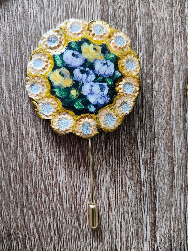 Brosa pin din lut pictata