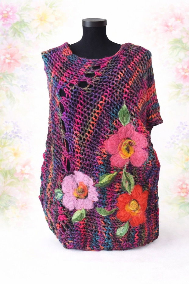 Poncho cu flori impaslite