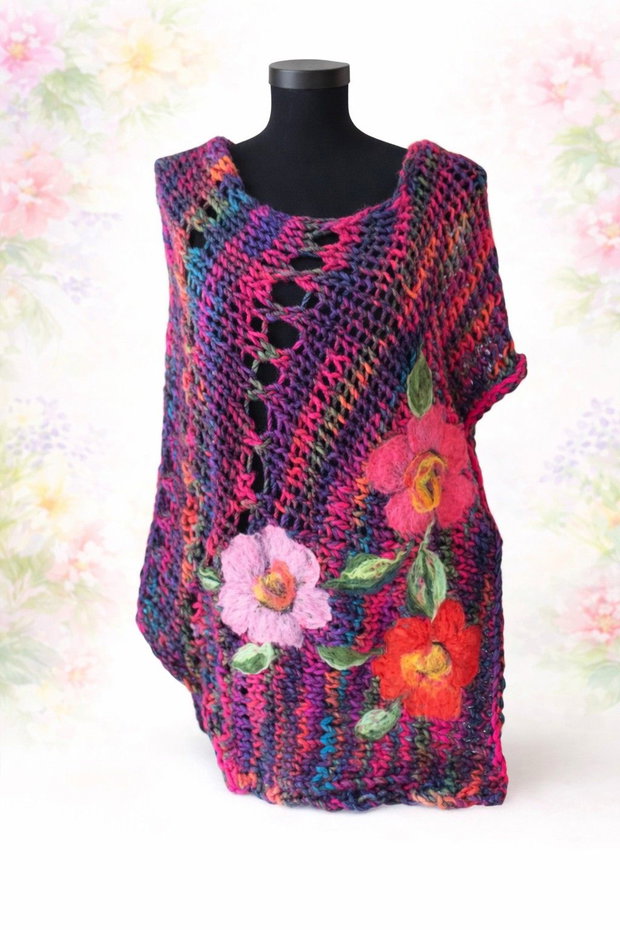 Poncho cu flori impaslite