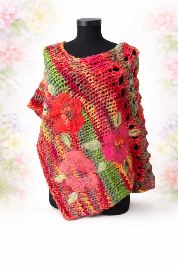 Poncho cu flori de lana merinos