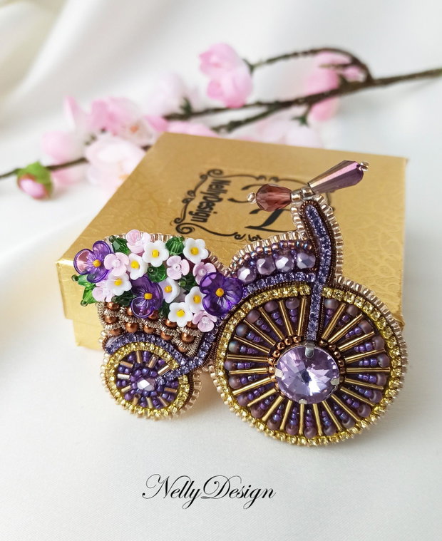 "Retro chic" - brosa broderie manuala