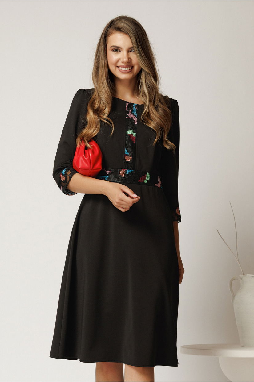 Rochie midi Laura neagra din stofa cu broderie geometrica