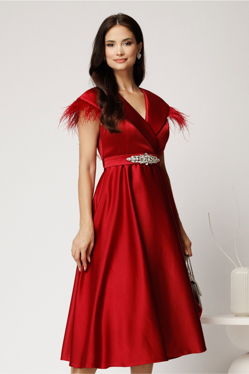 Rochie midi bordo din tafta cu pene la umeri si cordon in talie