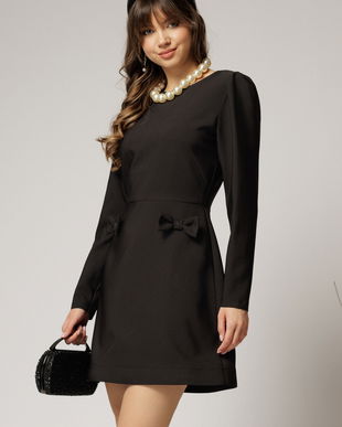Rochie scurta neagra cu fusta tip A si fundite