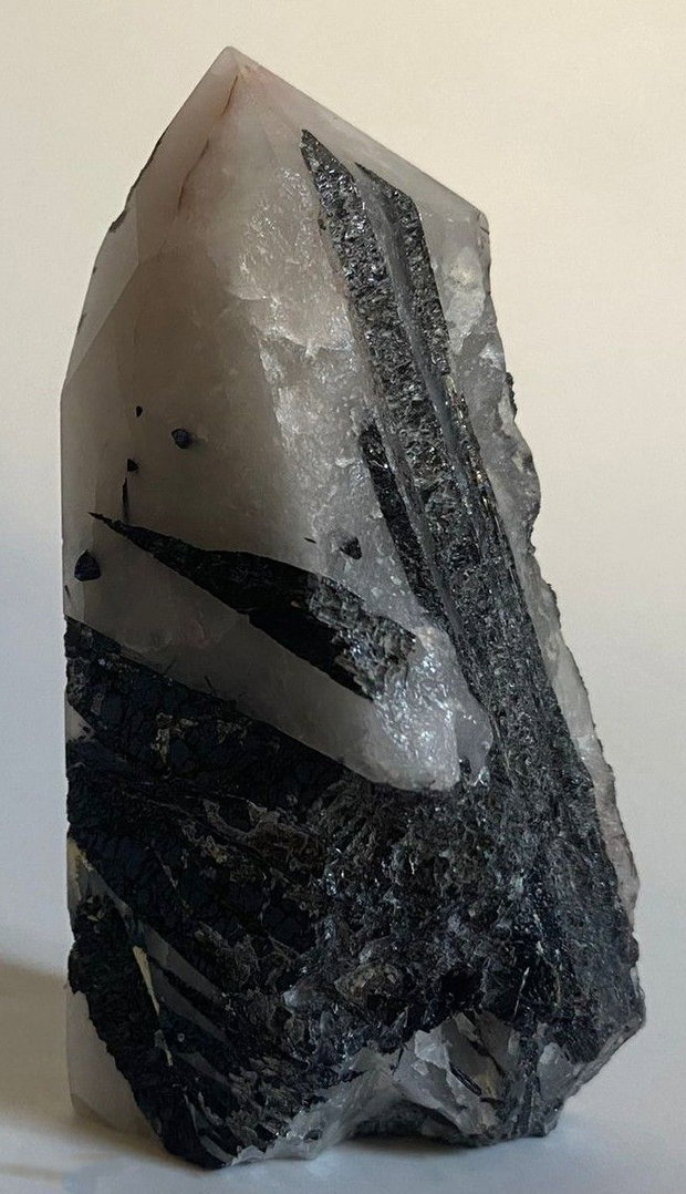 Turmalina cu Cuart - Obelisc brut piatra semipretioasa