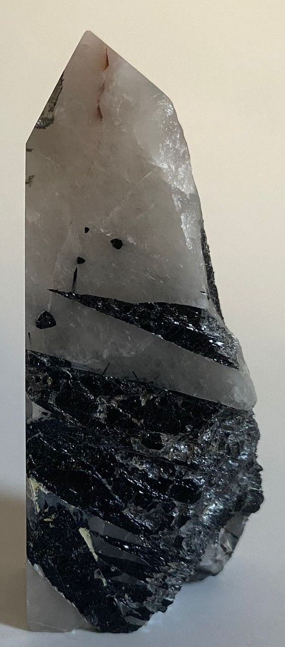 Turmalina cu Cuart - Obelisc brut piatra semipretioasa