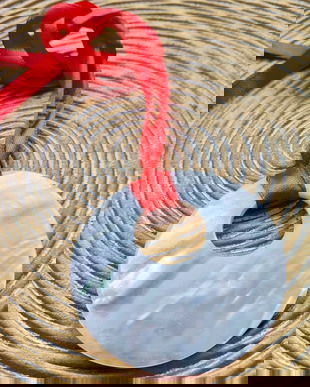 Pandantiv MARTISOR sidef natural alb & snur satin