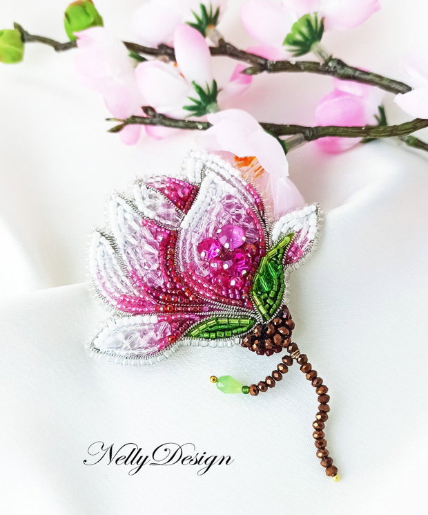 Magnolie - Brosa broderie manuala