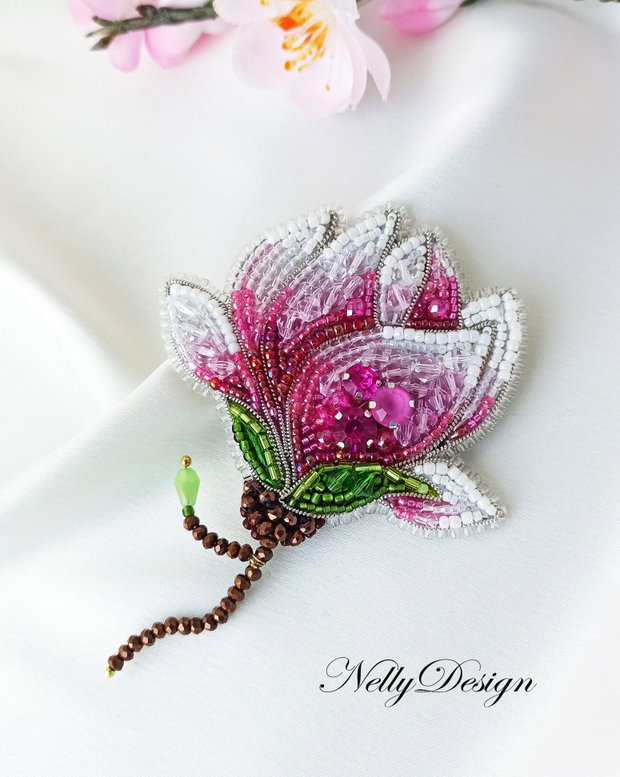Magnolie - Brosa broderie manuala